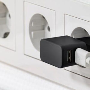 usb dviejų jungčių įkroviklis